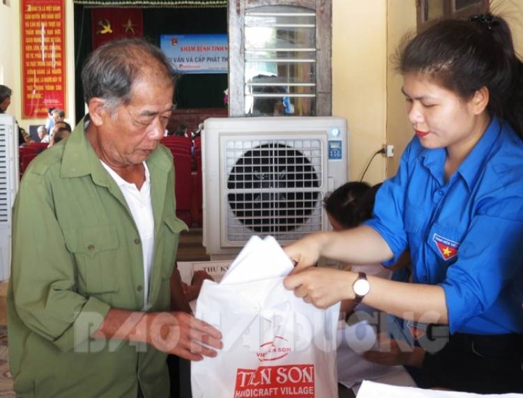 Khám bệnh miễn phí cho 160 Người thuộc diện chính sách ở Chí Linh